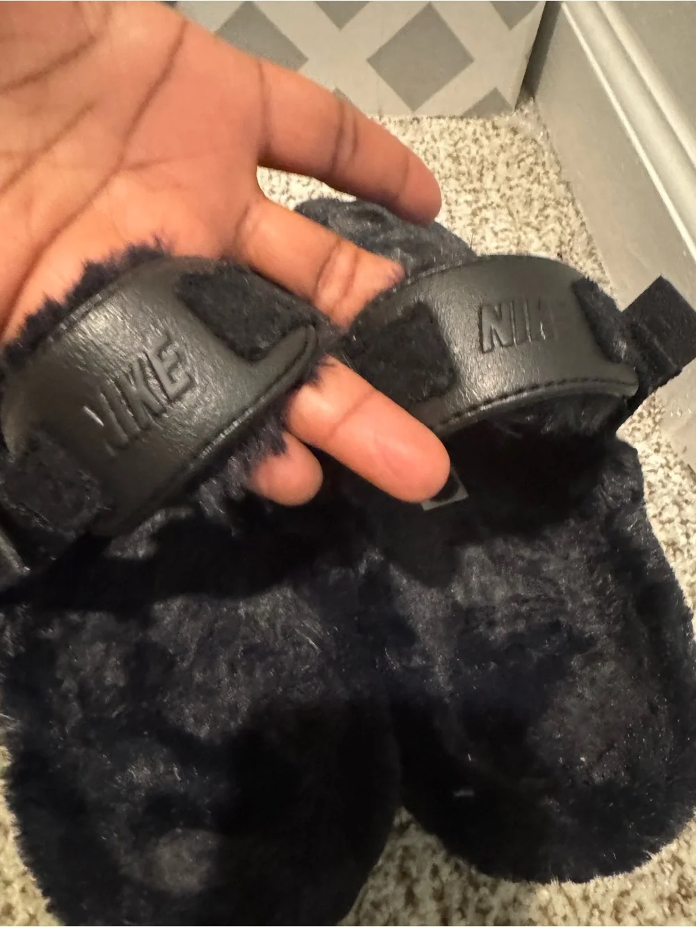 Nike “calm” fuzzy slip on - Picture 6 of 7